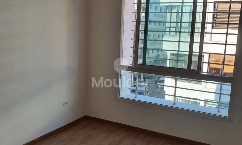 شقة للإيجار مع شرفة في الطابق الأرضي شقة للإيجار مع شرفة في الطابق الأرضي