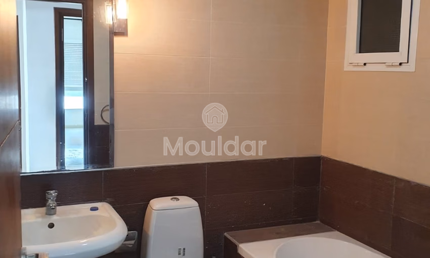 شقة للإيجار مع شرفة في الطابق الأرضي شقة للإيجار مع شرفة في الطابق الأرضي