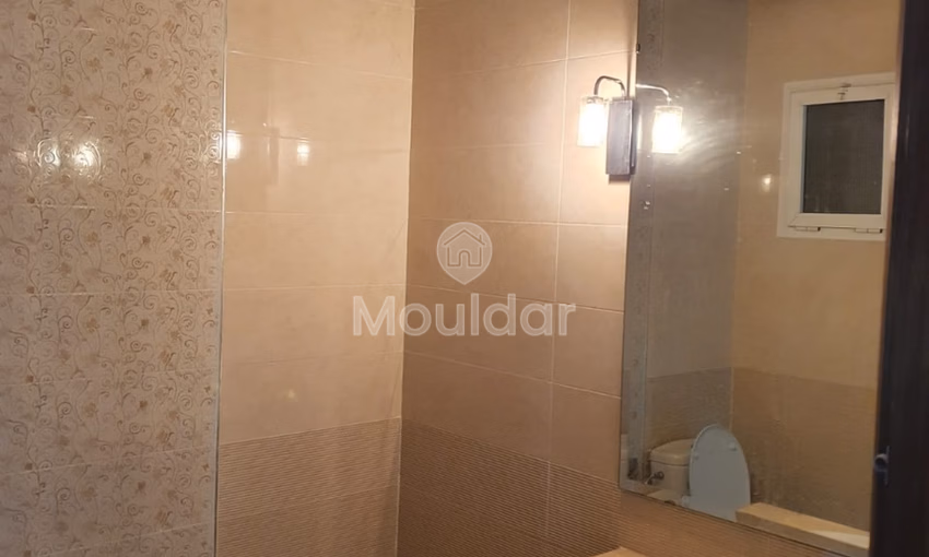 شقة للإيجار مع شرفة في الطابق الأرضي شقة للإيجار مع شرفة في الطابق الأرضي