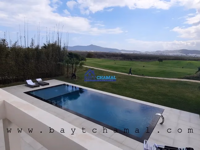 Villa de lujo en Marina Smir: 5 habitaciones, espacio deslumbrante Villa de lujo en Marina Smir: 5 habitaciones, espacio deslumbrante