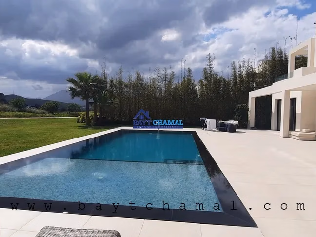 Villa de lujo en Marina Smir: 5 habitaciones, espacio deslumbrante Villa de lujo en Marina Smir: 5 habitaciones, espacio deslumbrante