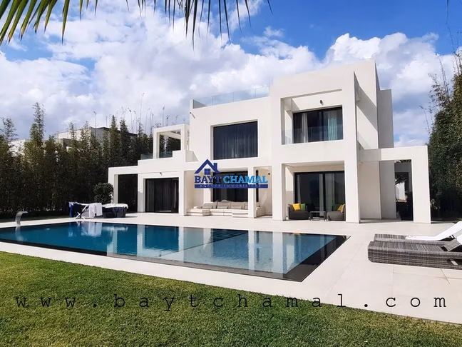 Villa de Lujo en Marina Smir: ¡5 Habitaciones en Venta! Villa de Lujo en Marina Smir: ¡5 Habitaciones en Venta!