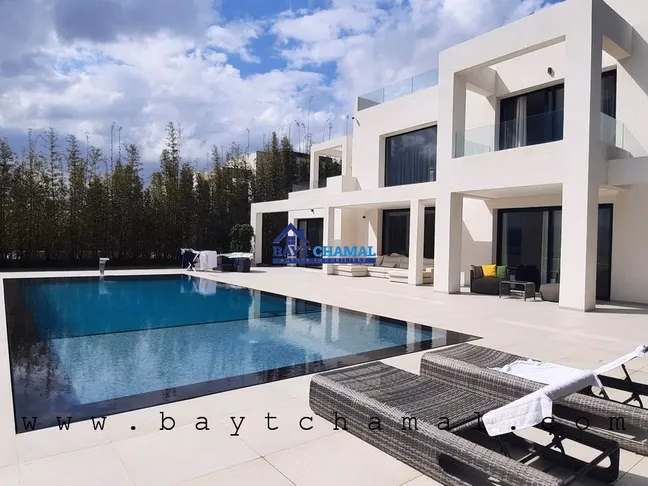 Villa de Lujo en Venta en Marina Smir - 5 Habitaciones