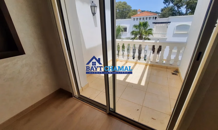 Villa Espaciosa en Venta en Tánger - Boubana: 4 Habitaciones Villa Espaciosa en Venta en Tánger - Boubana: 4 Habitaciones