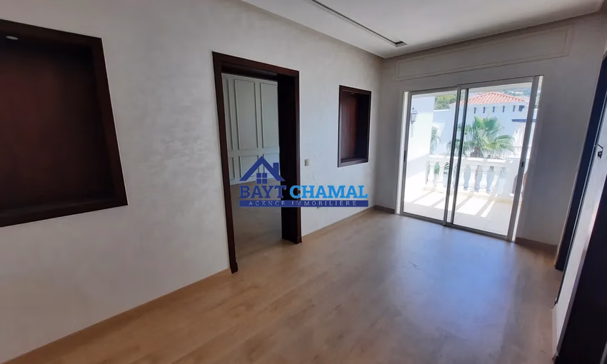 Villa Espaciosa en Venta en Tánger - Boubana: 4 Habitaciones Villa Espaciosa en Venta en Tánger - Boubana: 4 Habitaciones