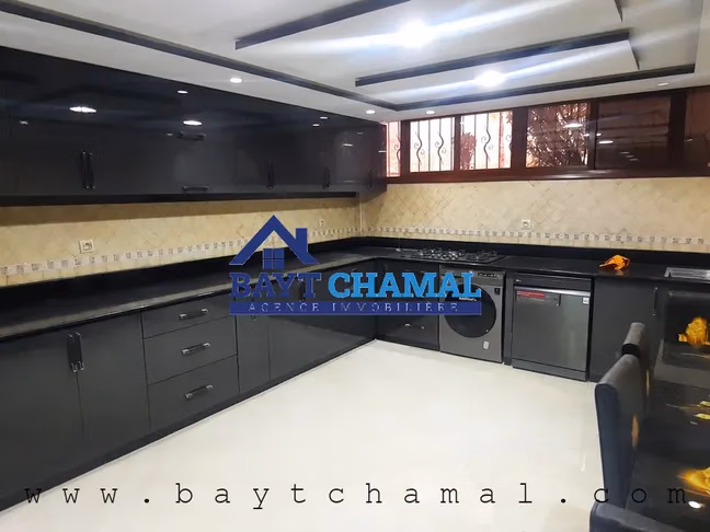 Villa en Venta en Tánger - Boubana: Espacio y Elegancia