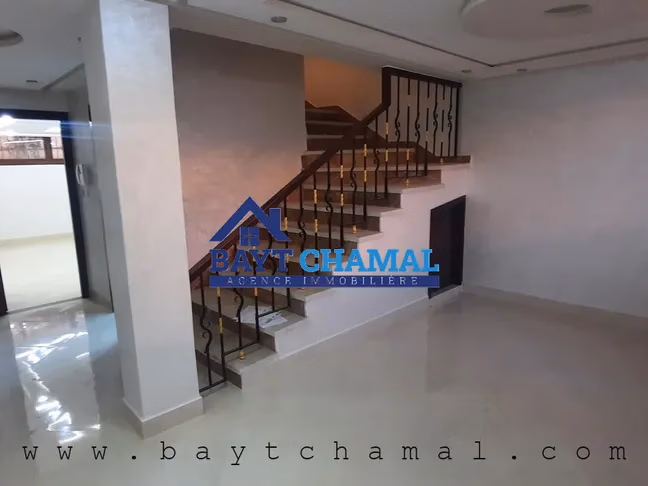 Villa en Venta en Tánger - Boubana: Espacio y Elegancia