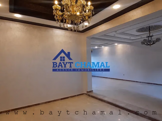 Villa en Venta en Tánger - Boubana: Espacio y Elegancia