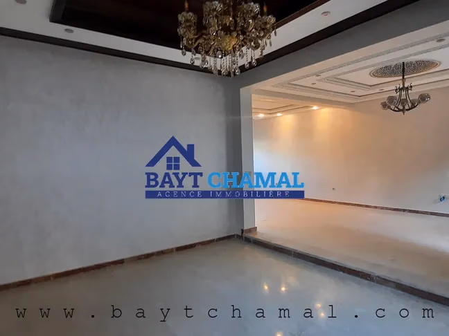 Villa en Venta en Tánger - Boubana: Espacio y Elegancia