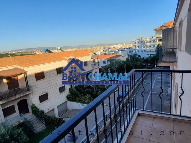 Villa en Venta en Tánger - Boubana: Espacio y Elegancia