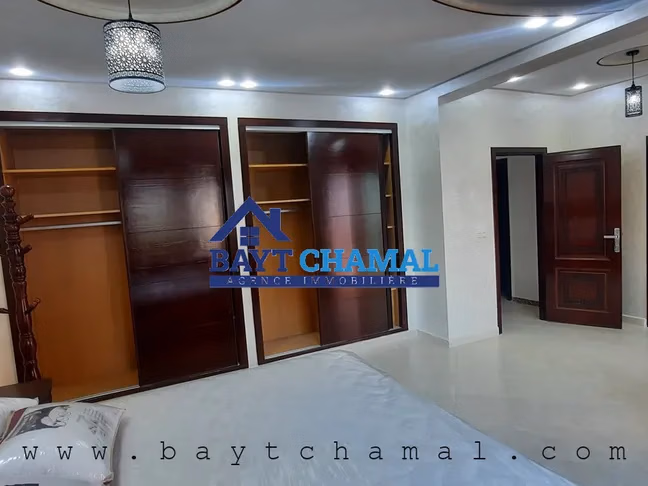 Villa en Venta en Tánger - Boubana: Espacio y Elegancia