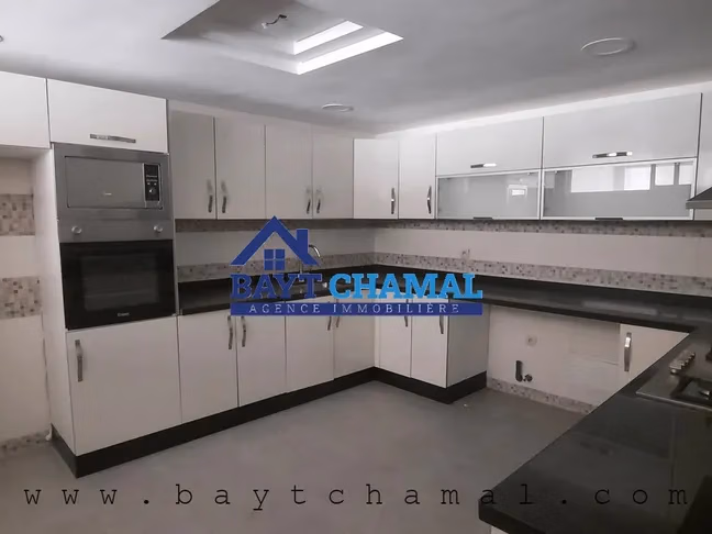 Villa Lujuosa en Venta en Tánger - 4 Habitaciones Espaciosas