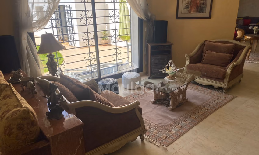 فيلا للشراء مع تراس