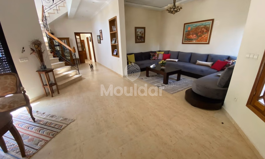 فيلا للشراء مع تراس