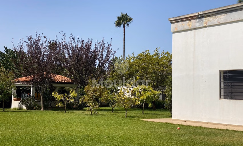 فيلا للشراء مع تراس