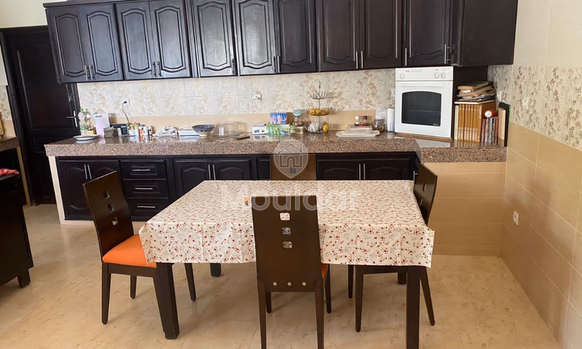 فيلا للشراء مع تراس