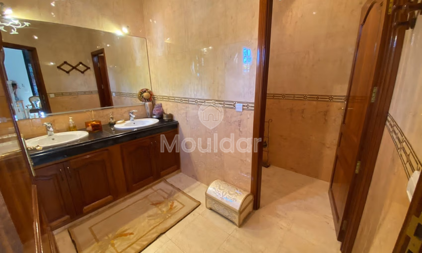 فيلا للشراء مع تراس