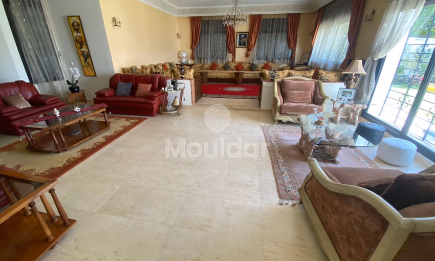 فيلا للشراء مع تراس