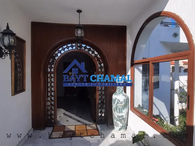 Villa en Malabata, Tánger: Lujo Espacioso y Elegante en Venta