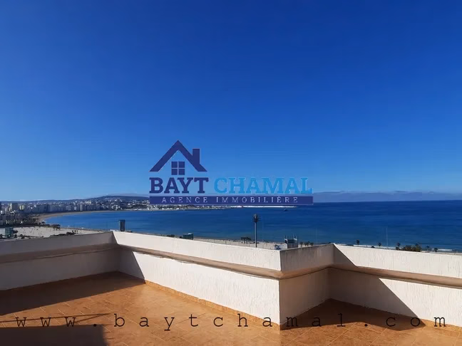 Villa en Malabata, Tánger: Lujo Espacioso y Elegante en Venta