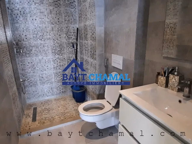 En Venta: Apartamento de 2 habitaciones en Malabata, Tánger