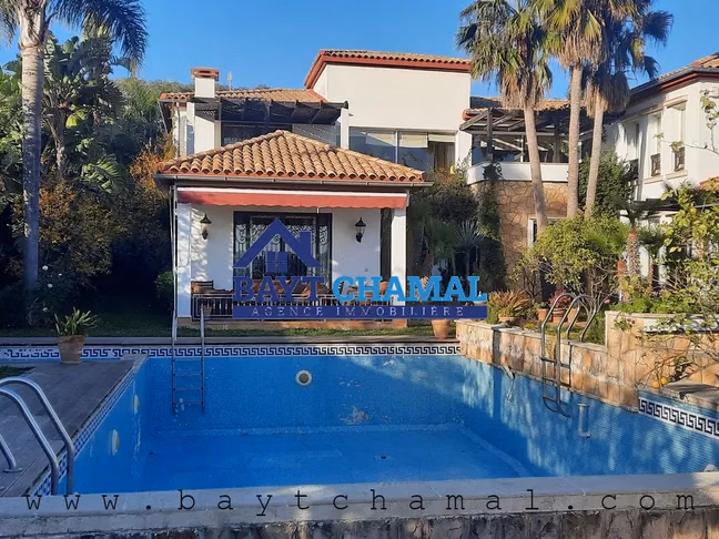 Espléndida Villa en Venta en Tánger - Espacio y Elegancia