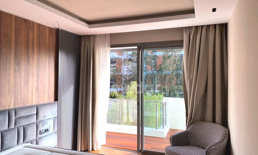 Apartamento en alquiler en Rabat, Souissi - 4 habitaciones, 329 m², 1er piso.