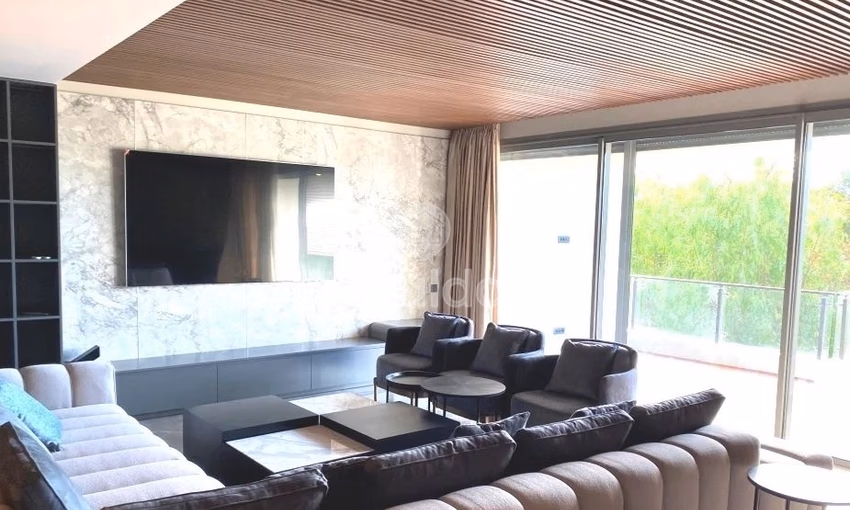 Apartamento en alquiler en Rabat, Souissi - 4 habitaciones, 329 m², 1er piso.