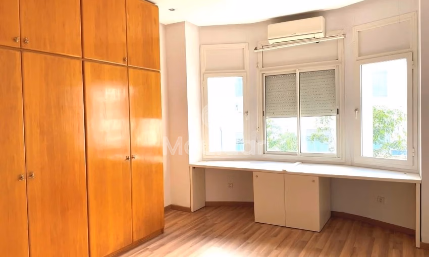 شقة للإيجار، غرفتان، 100 م²، الطابق الأول