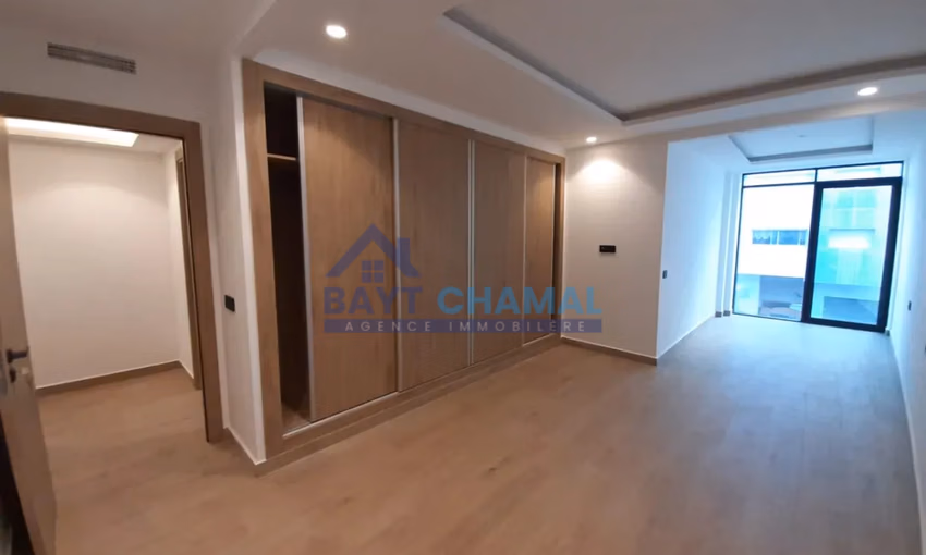 Apartamento en Alquiler en Tánger - 3 Habitaciones, 140m² de Confort
