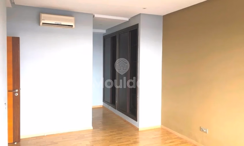 Appartement à louer - 3 chambres, 2ème étage Appartement à louer - 3 chambres, 2ème étage