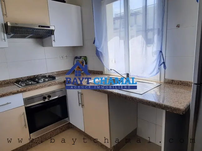 Escapada Ideal: Apartamento de 2 Habitaciones en Fnideq, 75m²