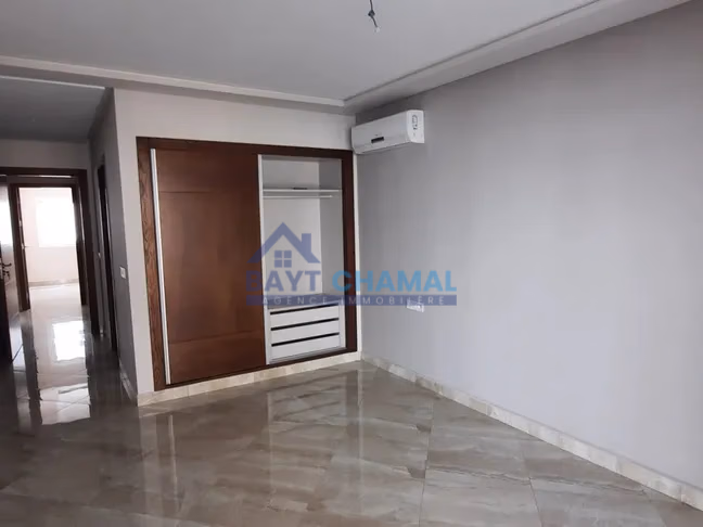 Apartamento en Alquiler en Tánger: Espacioso 150m², 3 Habitaciones Apartamento en Alquiler en Tánger: Espacioso 150m², 3 Habitaciones