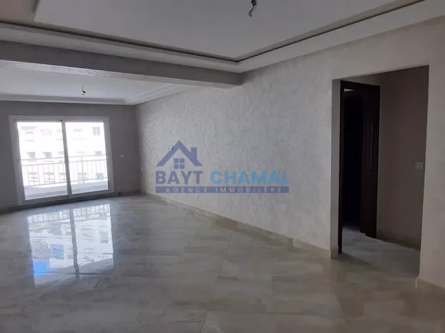 Apartamento en Alquiler en Tánger: Espacioso 150m², 3 Habitaciones