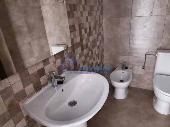 Apartamento en Alquiler en Tánger: Espacioso 150m², 3 Habitaciones Apartamento en Alquiler en Tánger: Espacioso 150m², 3 Habitaciones