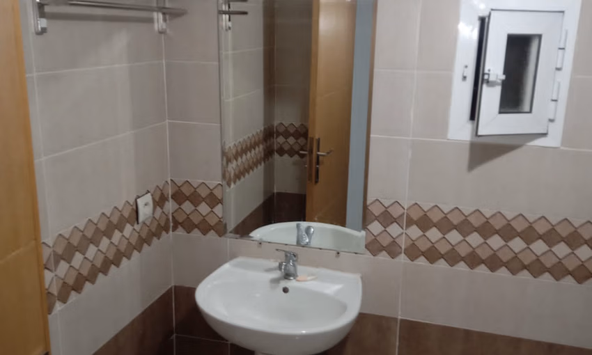 شقة للإيجار مع تراس في الطابق الأرضي شقة للإيجار مع تراس في الطابق الأرضي