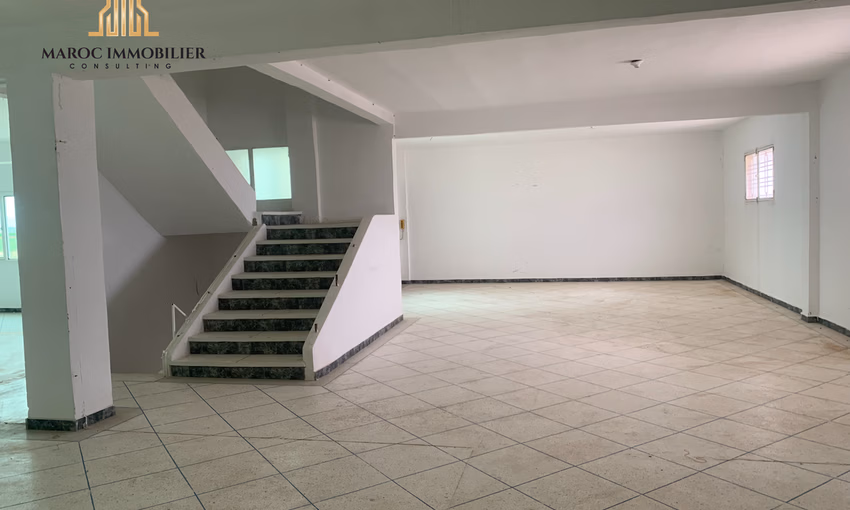 محل تجاري للإيجار مع موقف سيارات محل تجاري للإيجار مع موقف سيارات