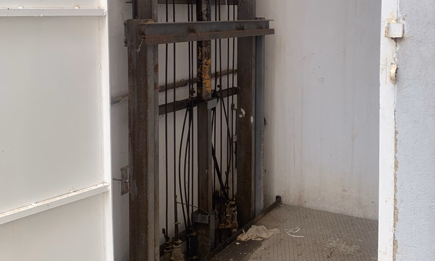 محل تجاري للإيجار مع موقف سيارات محل تجاري للإيجار مع موقف سيارات