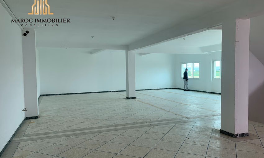 محل تجاري للإيجار مع موقف سيارات محل تجاري للإيجار مع موقف سيارات