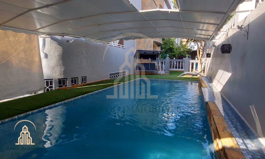 فيلا للإيجار مع مسبح و طابقين