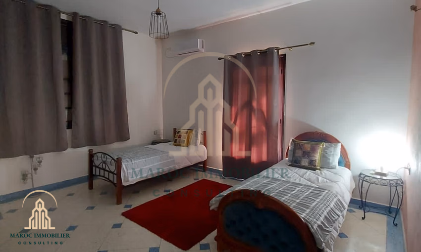 فيلا للإيجار مع مسبح و طابقين