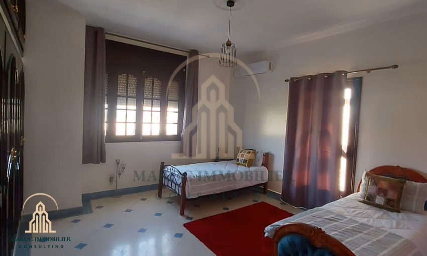 فيلا للإيجار مع مسبح و طابقين