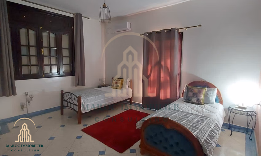 فيلا للإيجار مع مسبح و طابقين