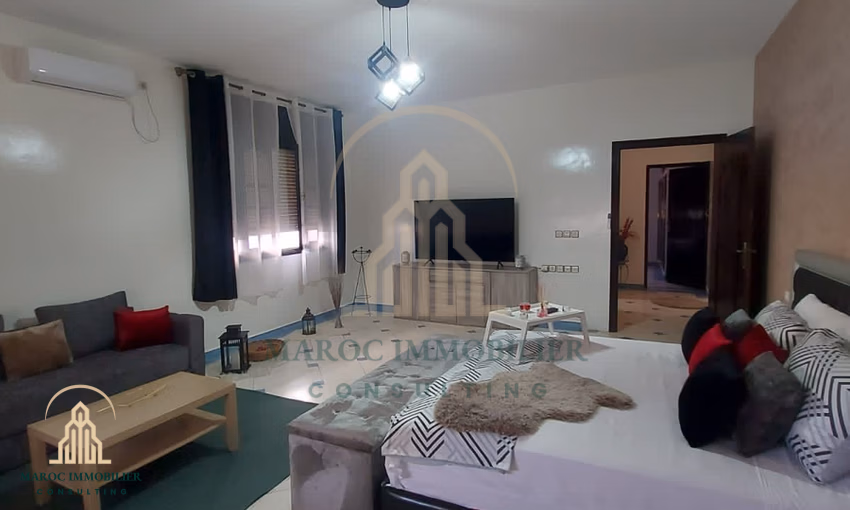 فيلا للإيجار مع مسبح و طابقين