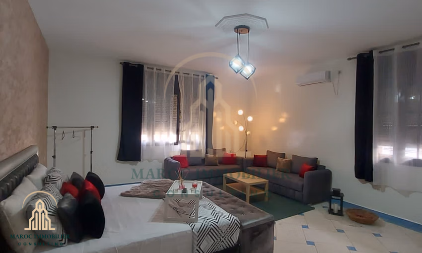 فيلا للإيجار مع مسبح و طابقين