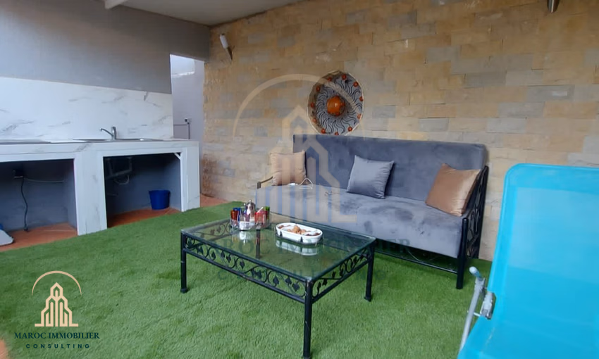 فيلا للإيجار مع مسبح و طابقين