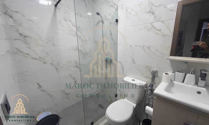 شقة للإيجار مع شرفة في الطابق الثاني