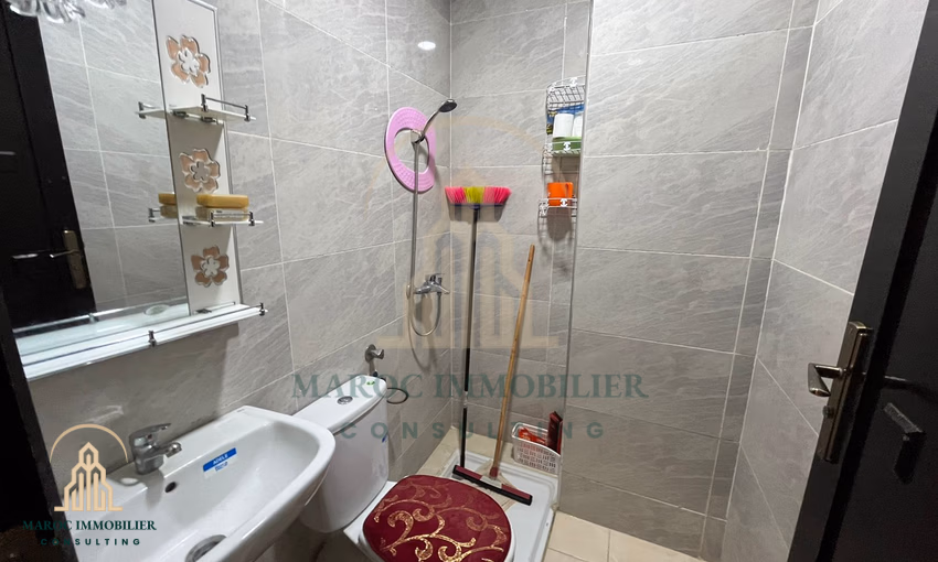 شقة للإيجار مع تراس في الطابق الثاني