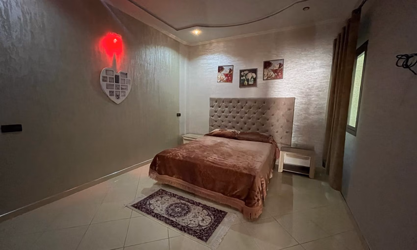 شقة للإيجار مع شرفة في الطابق الأرضي شقة للإيجار مع شرفة في الطابق الأرضي