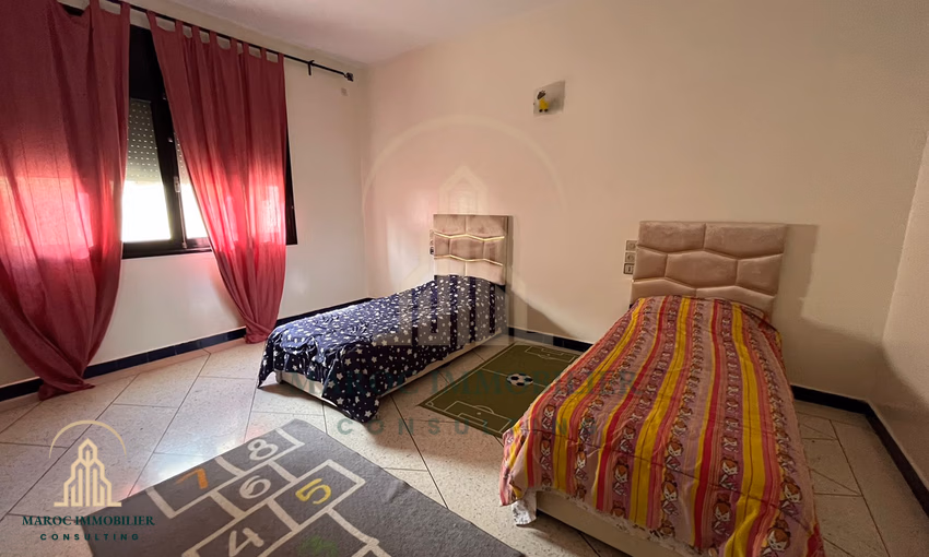 Villa à louer avec piscine et trois étages